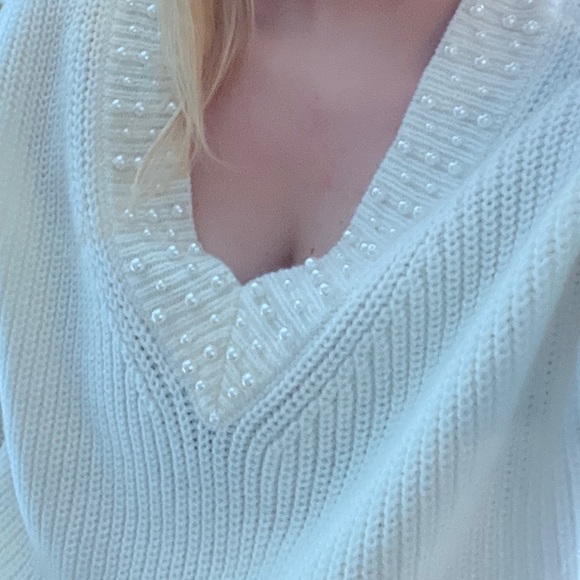 ❤️NWT.WHBM Cream V Neck Wool Sweater w. Pearls. SMALL. - Picture 12 of 12